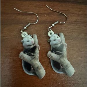 EXTREMELY CUTE OPOSSUM ACRYLIC EARRINGS ❤️❤️❤️🤗🤗🤩‼️